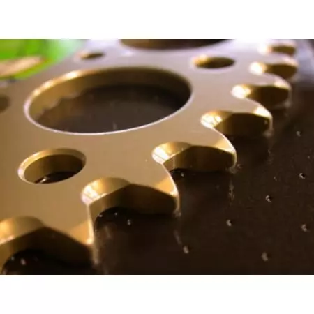 Couronne Renthal Ultralight  49 dents alu anti-boue pas 520 type 150U anodisé dur Yamaha