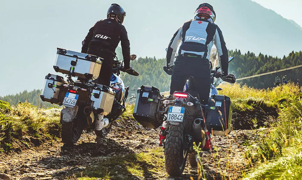 Comment voyager léger à moto ?