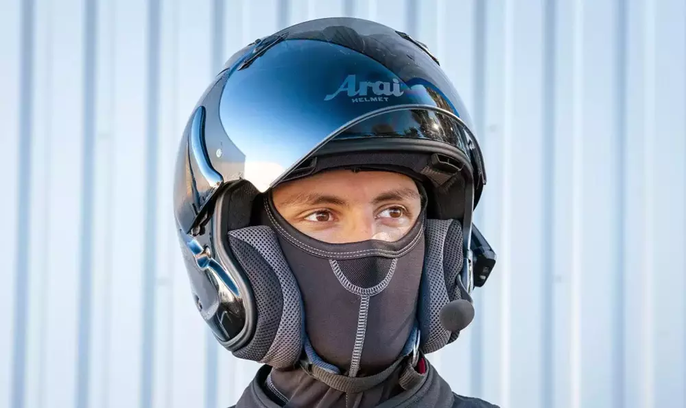 Pourquoi porter une cagoule sous un casque moto ?