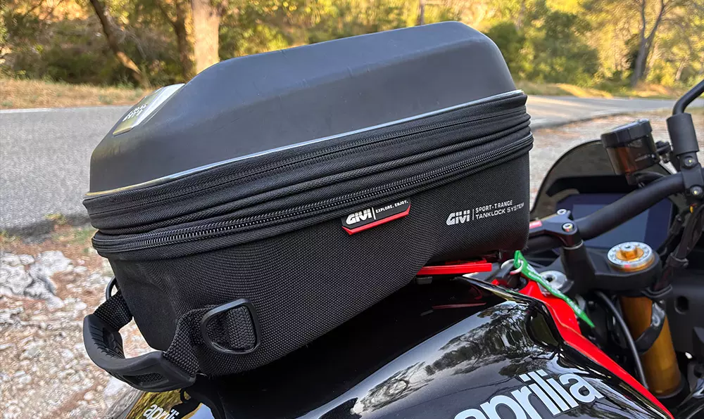 Test de la sacoche de réservoir Givi ST612+